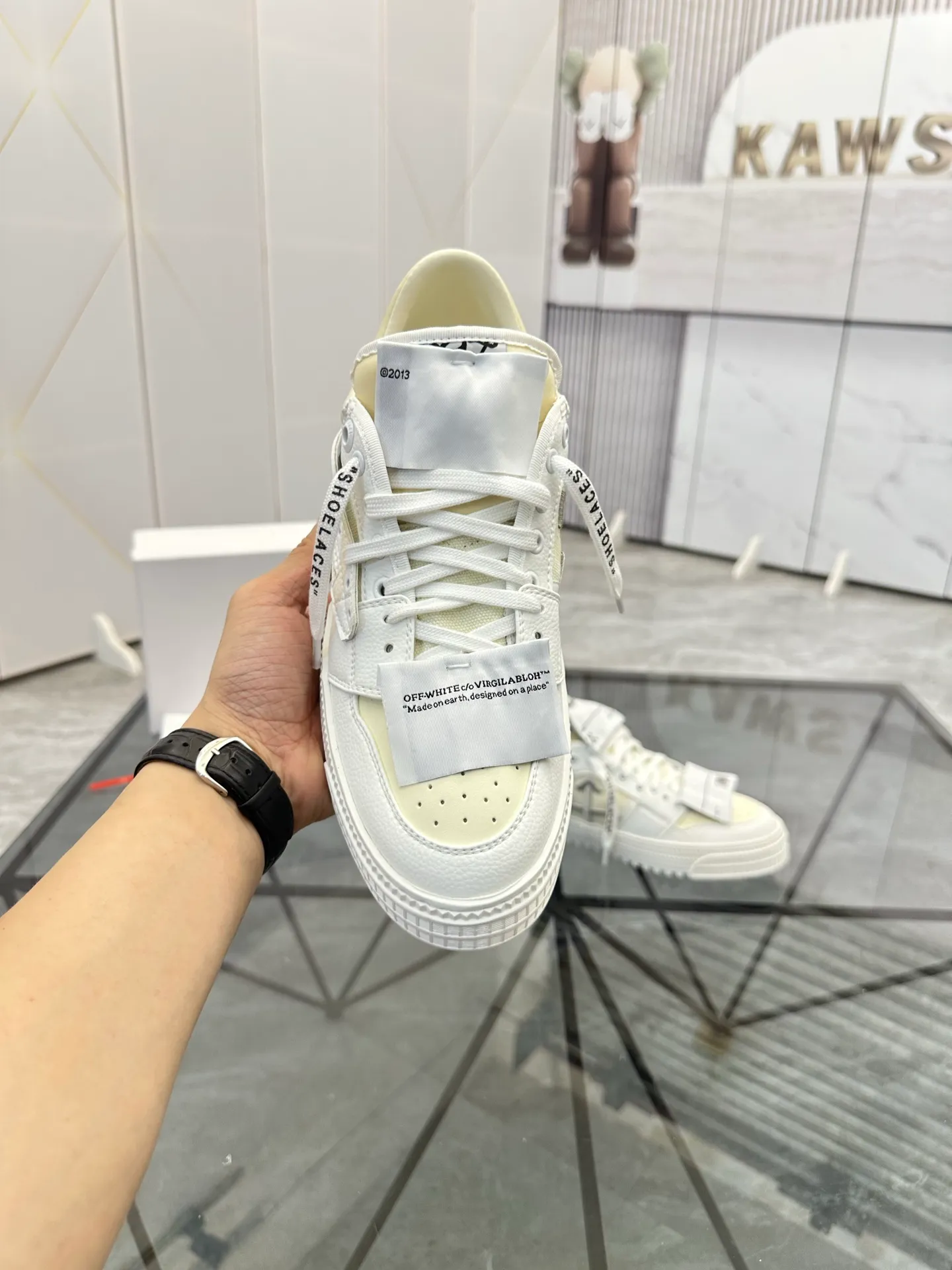 Selling men's shoes 💰: 💰P500¥ High-end top quality Product trademark: OFF WHITE *"OFF WHITE*" low-top casual shoes Regular size: 35-45 (can be customized to 46) Couple style Product materials: Upper imported first-layer cowhide stitched with original fabric, genuine leather lining, original outsole. No.: H203